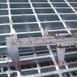 厂家直销 金属踏步板 洗车场铁踏步板 污水处理q235踏步板现货高清图片 高清大图